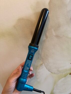 NuMe Teal and Black Curling Wand